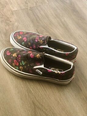 Vans women’s Slip-On Floral Sneakers